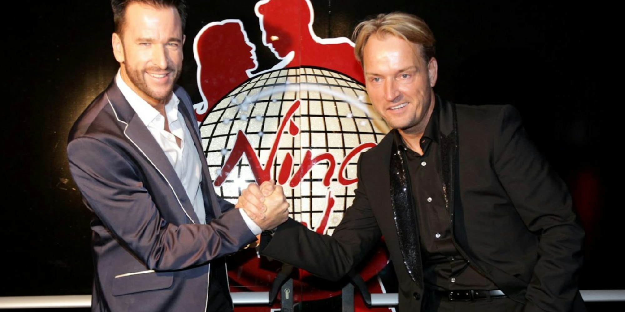 Schlagersänger Michael Wendler (links) und sein Manager Markus Krampemit eröffneten im Oktober 2014 die Disko „Nina“ im Agnesviertel.
