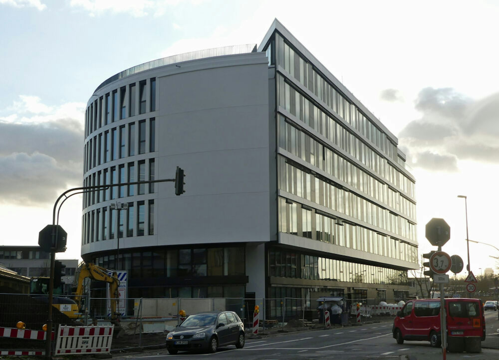 Anfang 2020 hat Fond Of ein eigenes Firmengebäude namens „The Ship“ in Köln-Ehrenfeld bezogen.