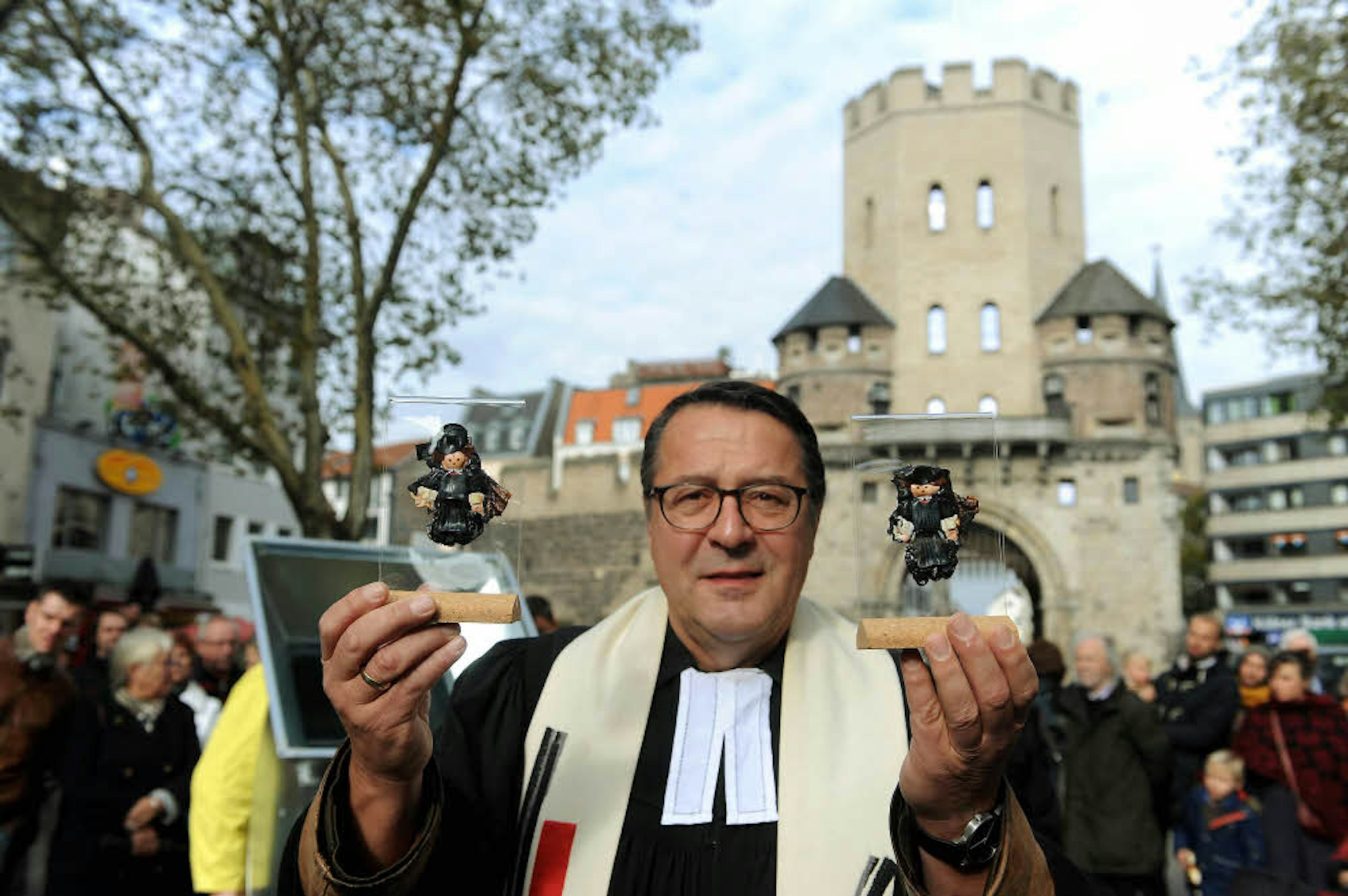 Pfarrer Hans Mörtter auf dem Chlodwigplatz