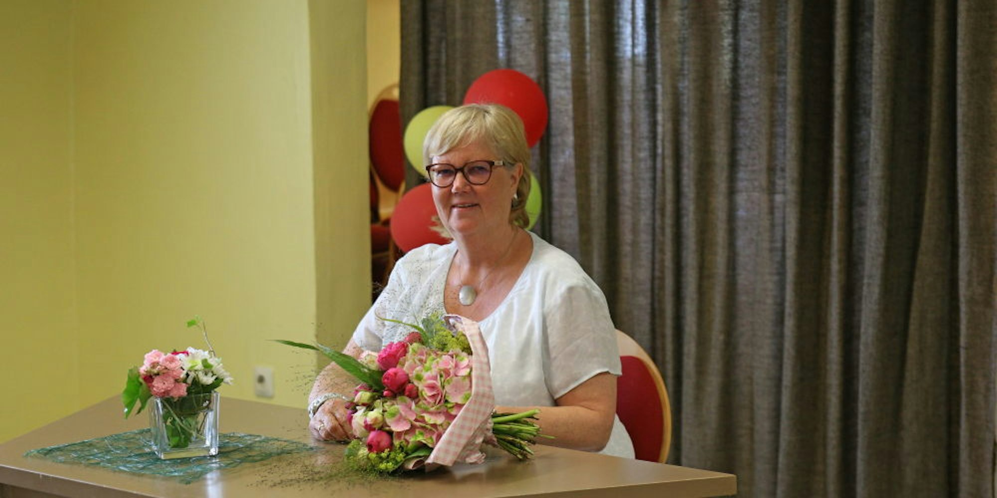 Im kleinen Kreis wurde Rektorin Doris Schmitz aus der Grundschule Niederseßmar verabschiedet.
