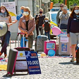 Die Reisebranche sieht sich auch in Bonn vor Probleme gestellt: Auf dem Markt demonstrierten Mitarbeiter.