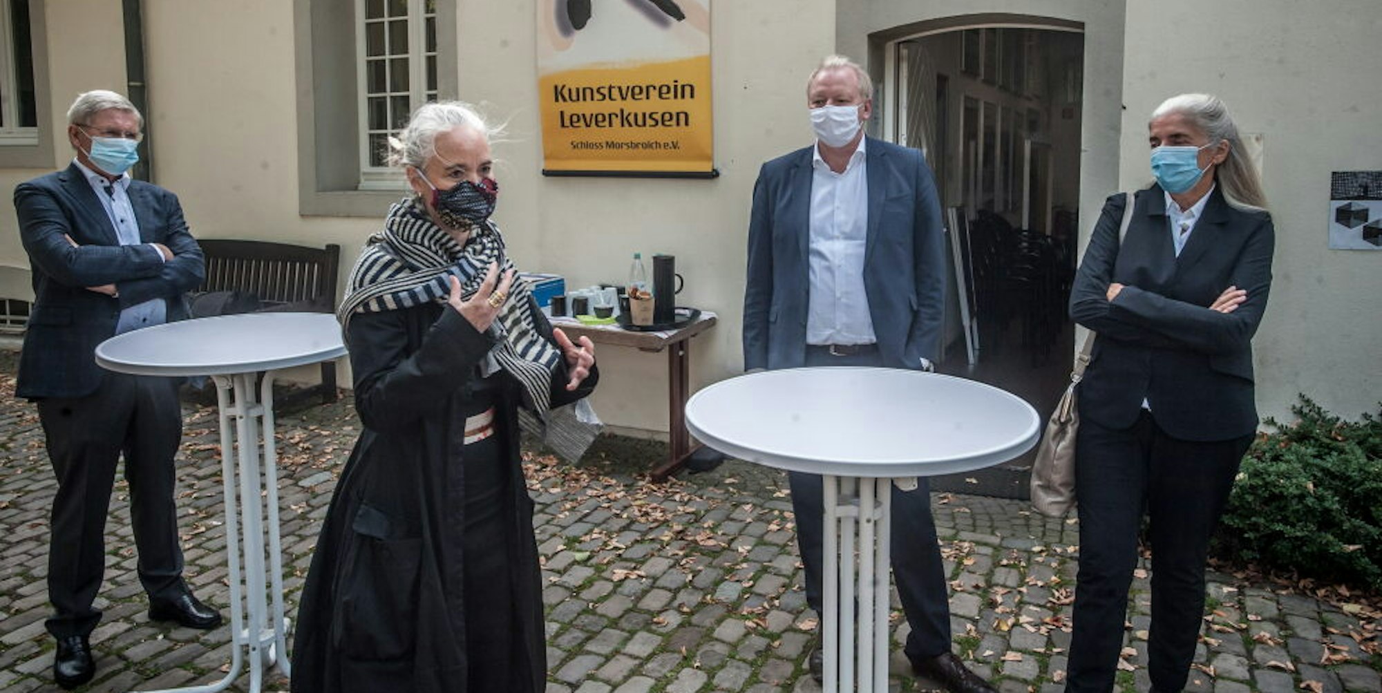 Kulturdebatte vor Kunstverein und Schloss: Ministerin Isabel Pfeiffer-Poensgen, OB-Kandidat Frank Schönberger (CDU), Susanne Wedewer-Pampus, Gottfried Zaby (von rechts).