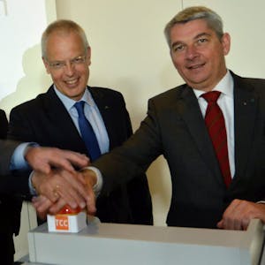 Bild aus harmonischeren Tagen: Ex-Bürgermeister Lutz Urbach (r.) mit dem heutigen MdB Dr. Hermann-Josef Tebroke.