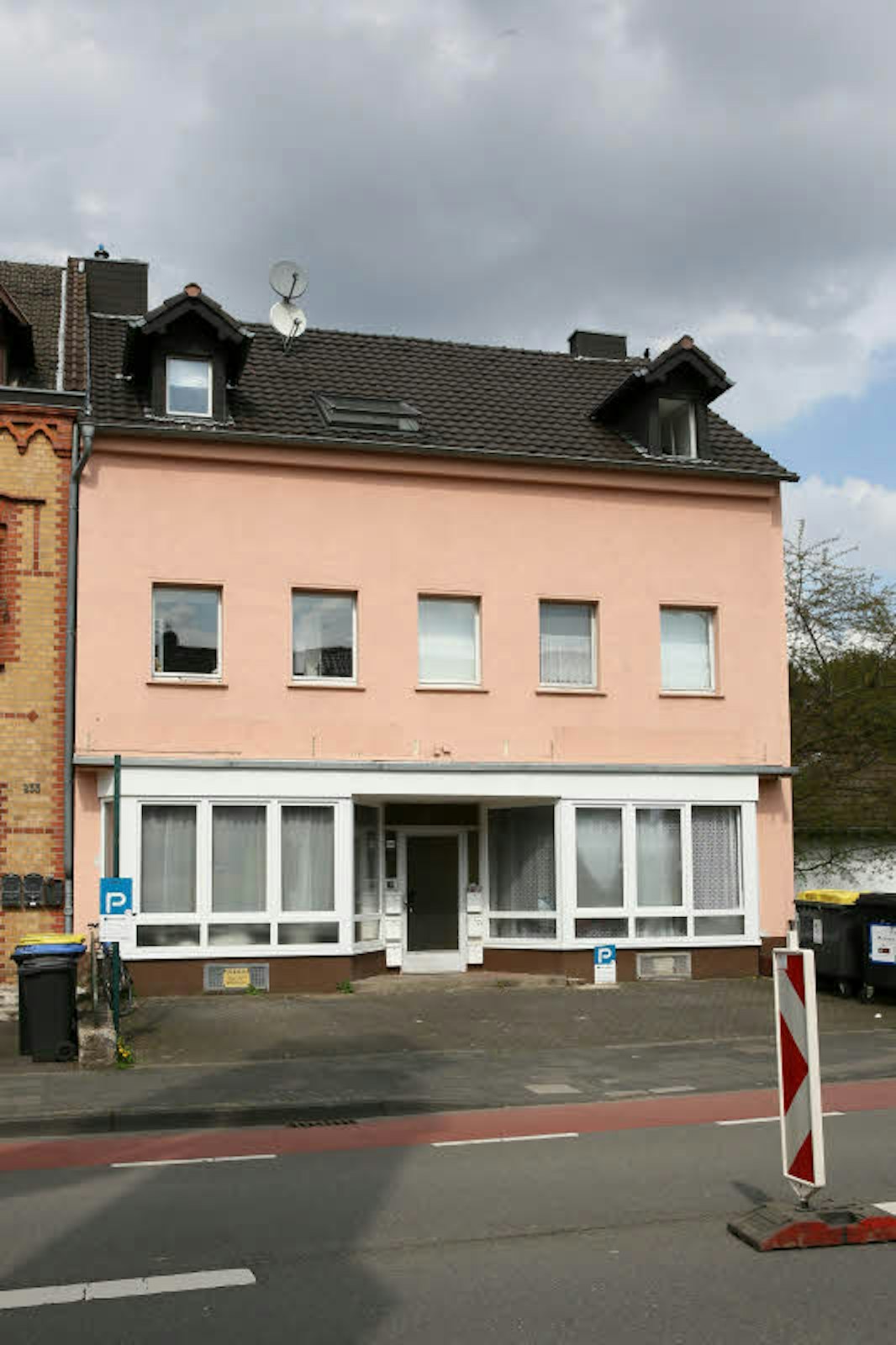 Auch das Hotel Victoria an der Heidenstraße in Wahnheide dient als Flüchtlingsunterkunft.