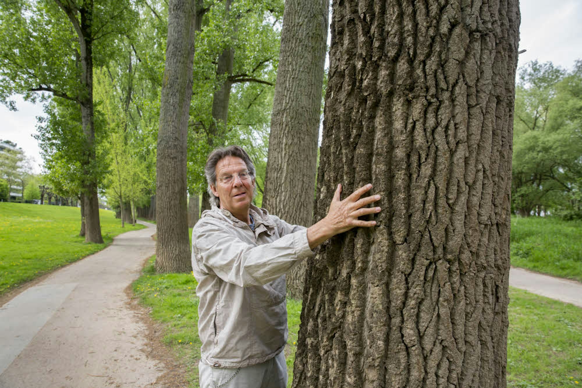 Christoph Loesch setzt sich für den Erhalt von Bäumen ein.