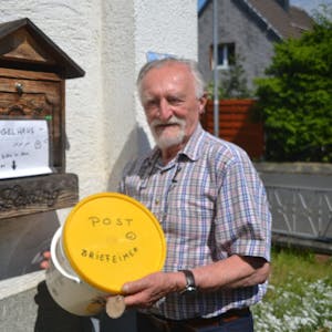 Der Weilerswister Klaus Seidel hat vergangene Woche ein Vogelnest in seinem Briefkasten entdeckt.