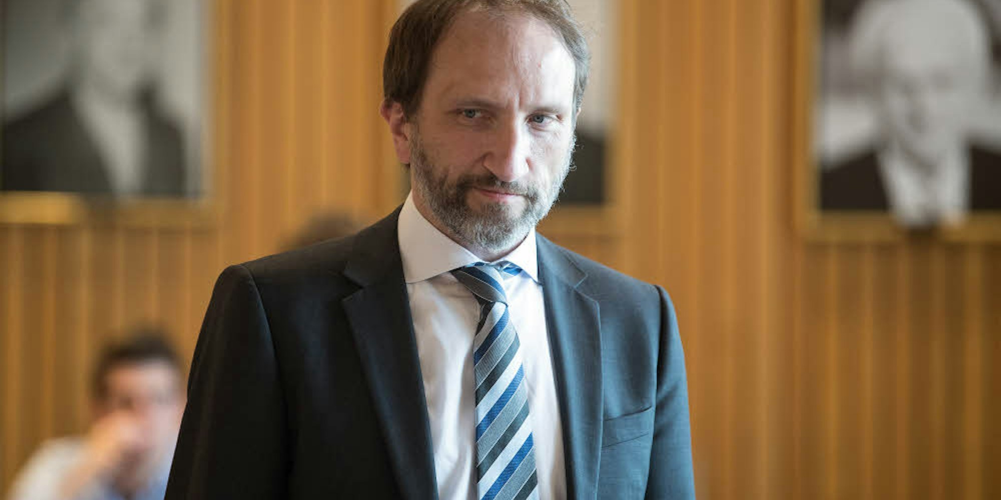 Regierungsgutachter Bernhard Kretschmer war während des Verfahrens im Gespräch mit der Uni Bielefeld.