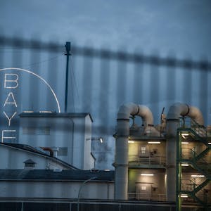Bayer-Kreuz hinter Gittern