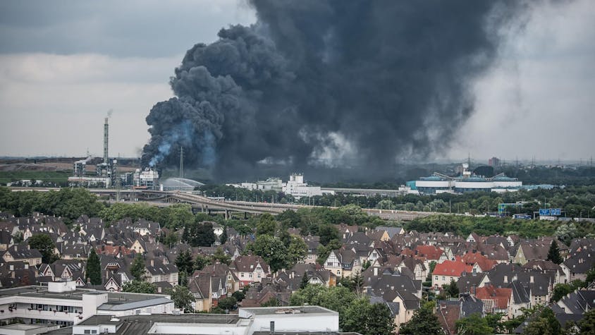explosion in Leverkusen, riesige Rauchsäule steigt auf