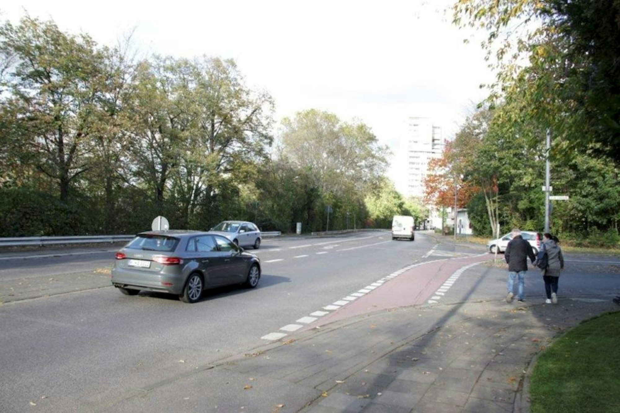 Die Einmündung von der Hauptstraße in die Adelenhütte soll für Fußgänger und Radler sicherer werden.