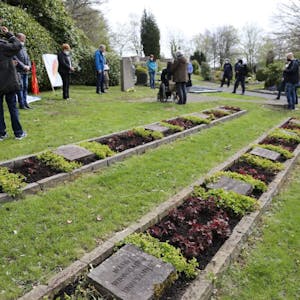 Vor allem den gestorbenen Zwangsarbeitern wurde am Samstag zum Jahrestag des Kriegsendes auf dem Grotenbach-Friedhof gedacht.