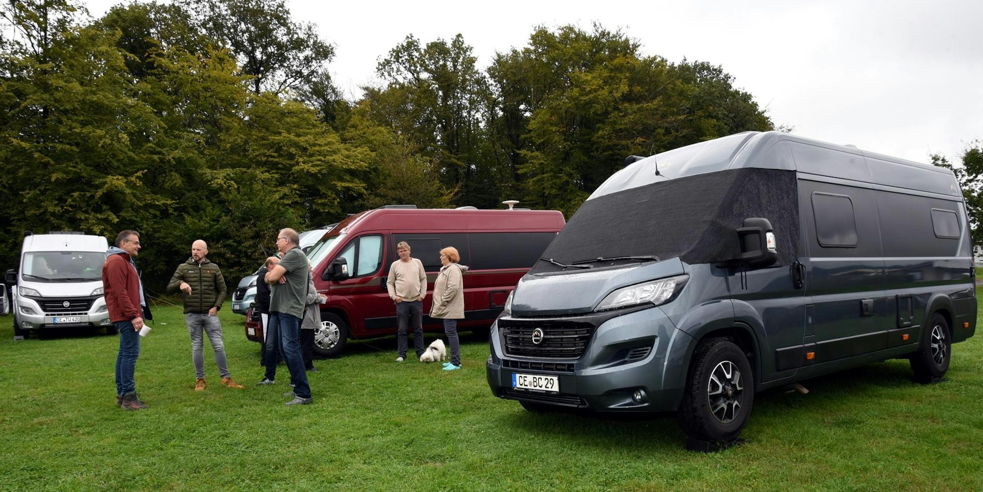 Campingfans aus ganz Deutschland treffen sich in ihren Vans der Hersteller Mooveo und Pilote auf dem Campingplatz in Oberbüschem.