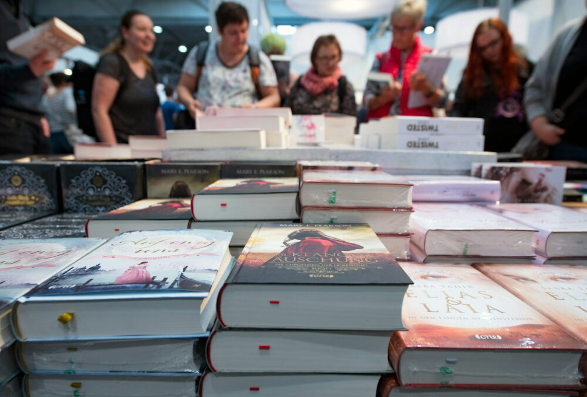 Besucher am Stand von Bastei Lübbe auf der Leipziger Buchmesse 2019