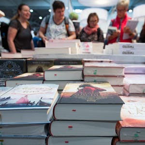 Besucher am Stand von Bastei Lübbe auf der Leipziger Buchmesse 2019
