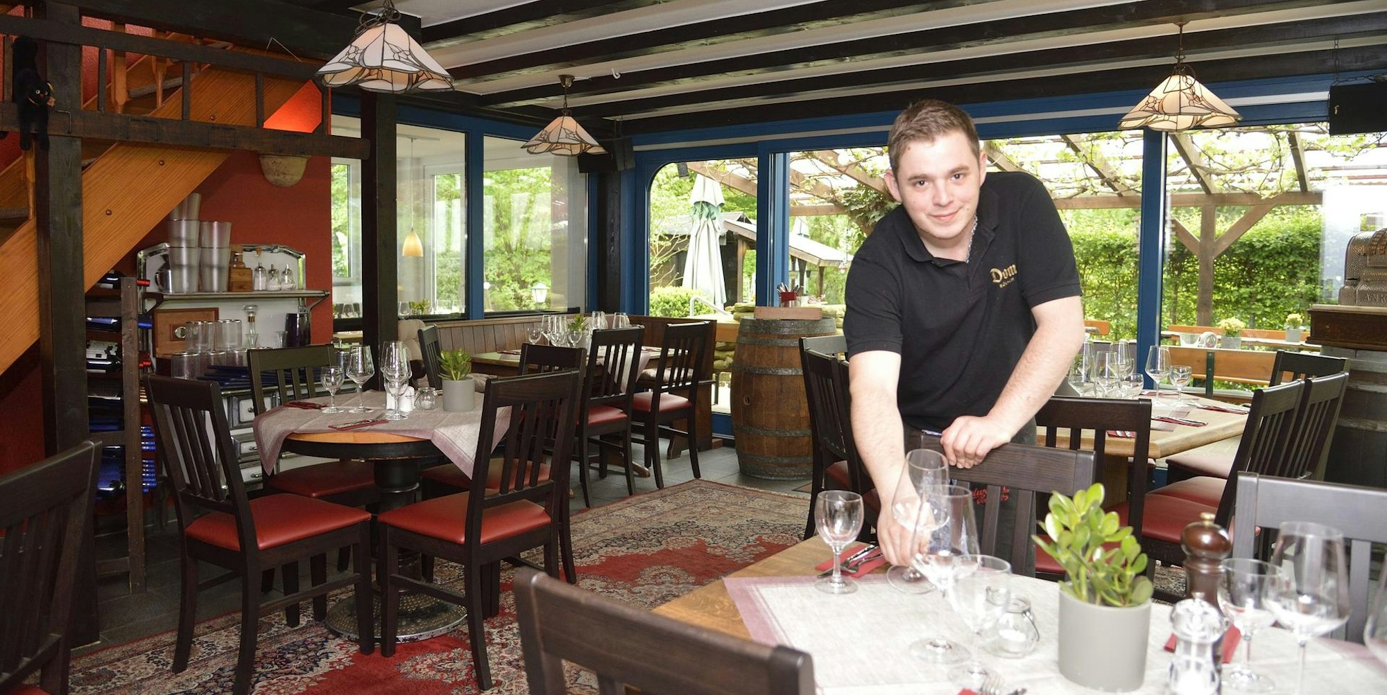 Dominik Eßer freut sich, das Traditionshaus in Sand zu führen. Das Restaurant ist behutsam modernisiert worden.