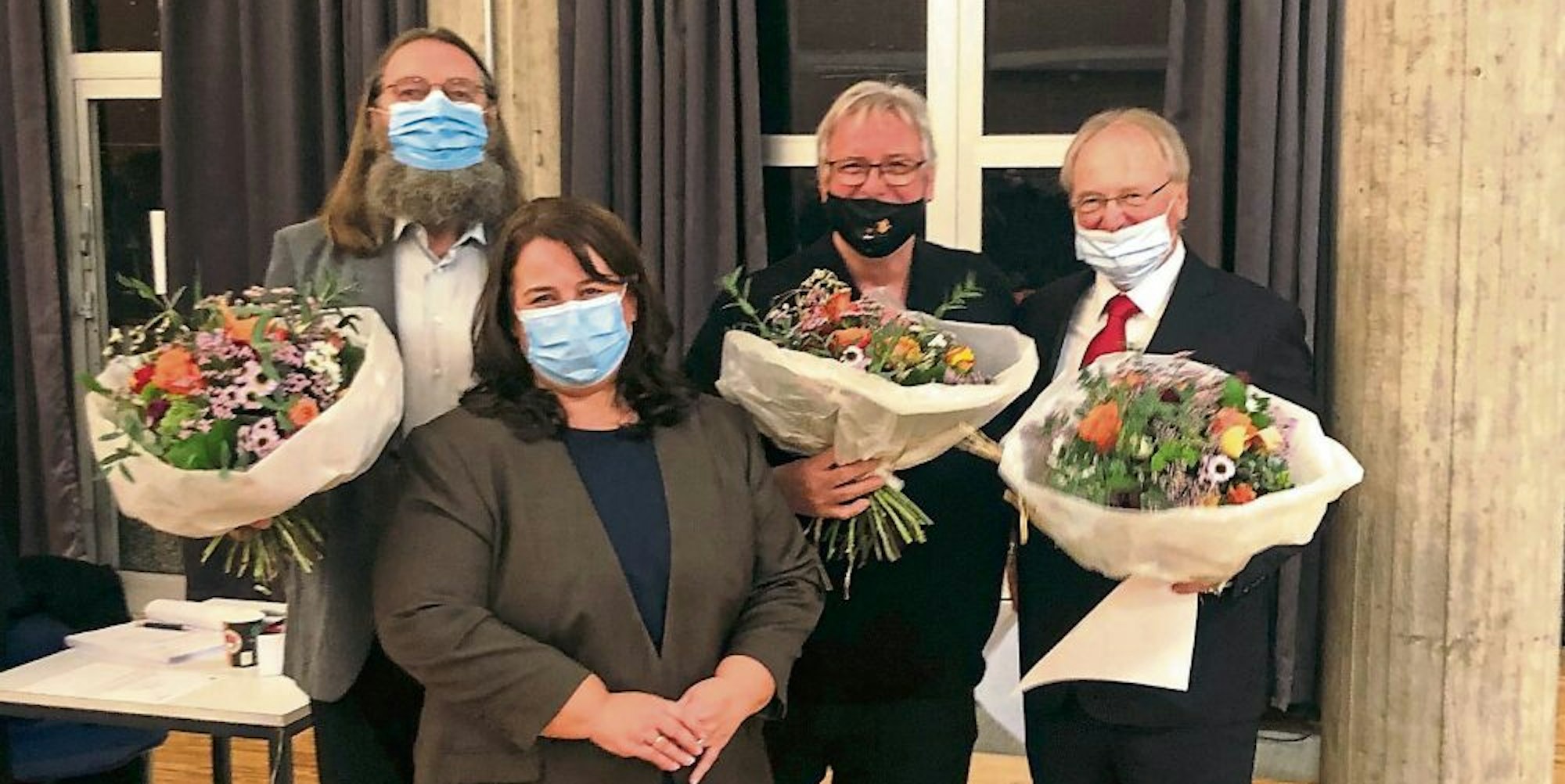 Gruppenbild mit nicht ganz perfekt sitzenden Masken: Bürgermeisterin Bondina Schulze und ihre Stellvertreter (v. l.) Hardy Schumacher, Wolfgang Büscher und Jürgen Bachmann.