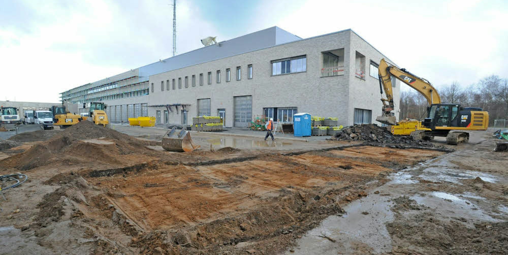 Bis März soll die neue Feuerwehr-Hauptwache an der Edith-Weyde-Straße am Kurtekotten fertig sein.