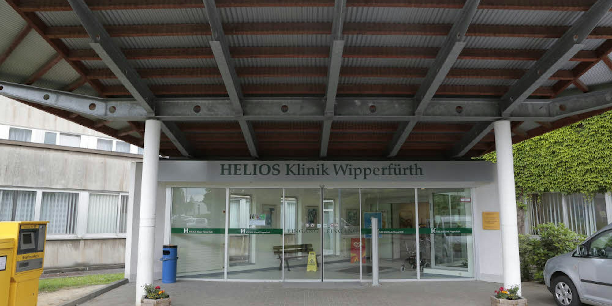 Der Eingang der Helios-Klinik Wipperfürth