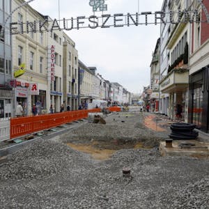 Pflaster in Gladbacher Fußgängerzone muss Gutachten zufolge ausgetauscht werden. (Archivbild)