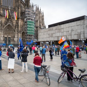 Kundgebung Pulse of Europe auf dem Roncalliplatz
