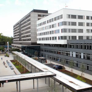 Auch hohe Investitionen wie der Klinik-Neubau in Merheim belasten das Jahresergebnis.