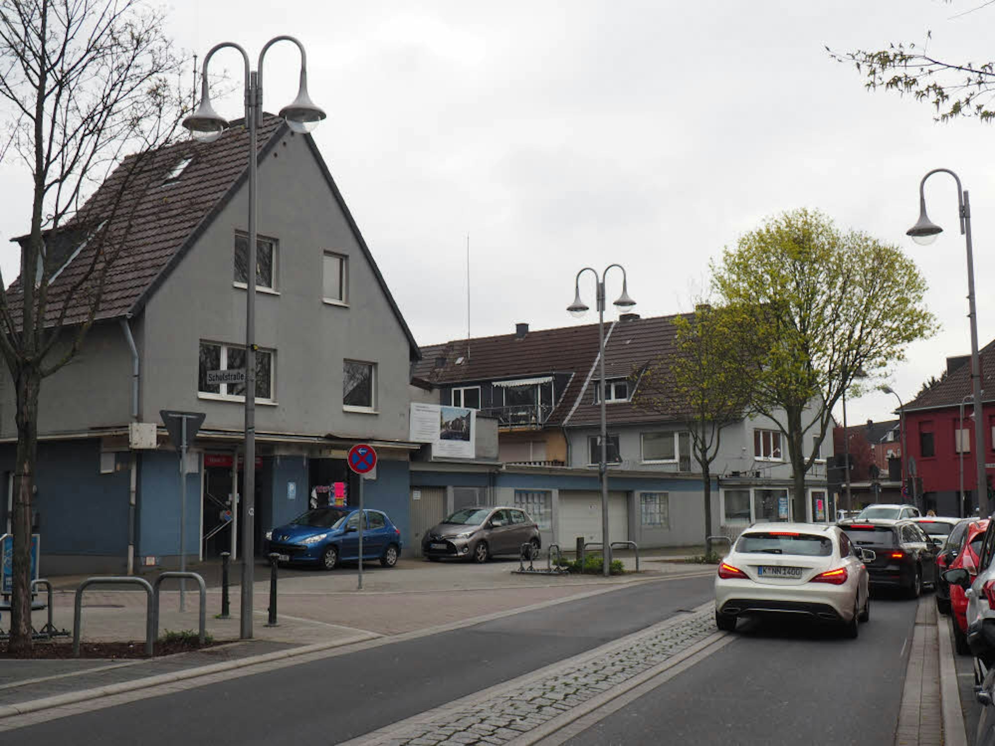 Exponierte Lage: Derzeit stehen an der Venloer Straße deutlich niedrigere, uneinheitlich wirkende Häuser.