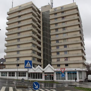 Die Stadt Bergheim will das Hochhaus an der Frenser Straße in Quadrath-Ichendorf kaufen und abbrechen. Der Rat muss dem Vorhaben am 8. Februar noch zustimmen.