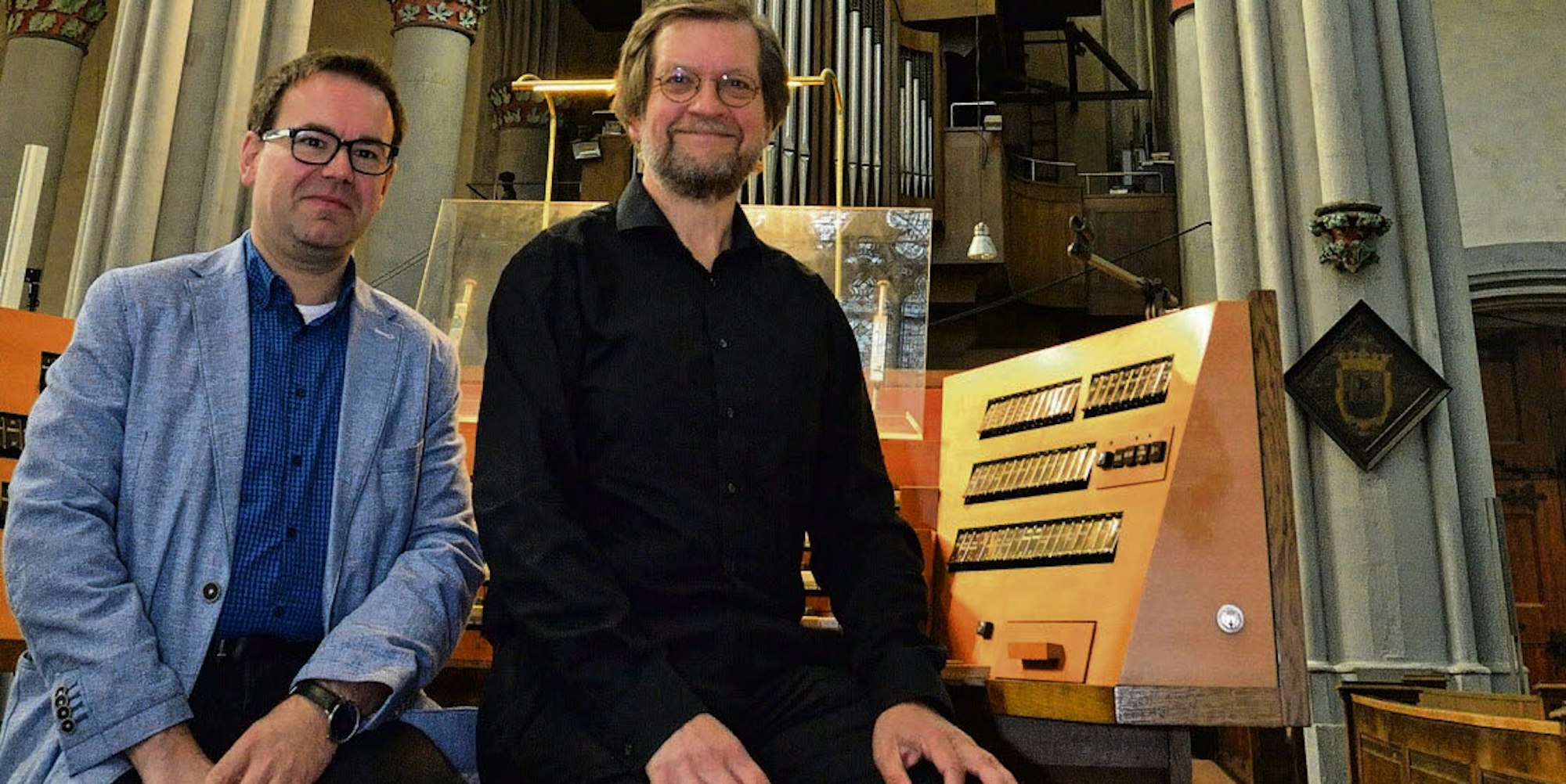 Gemeinsam an der Dom-Orgel: Rolf Müller (links) und Andreas Meisner.