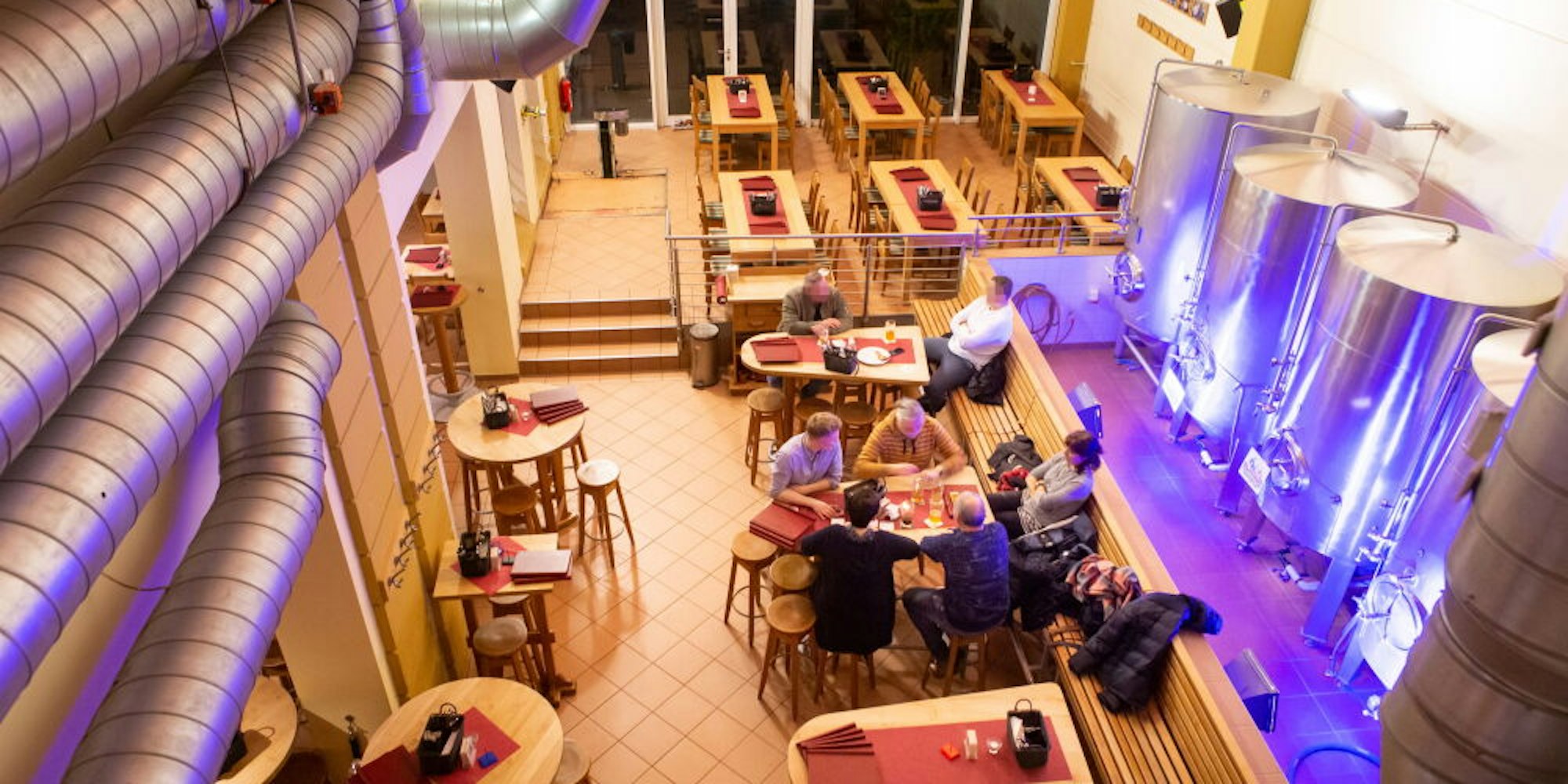 In Gastrobetrieben wie dem Gummersbacher Brauhaus ist um 23 Uhr Zapfenstreich.