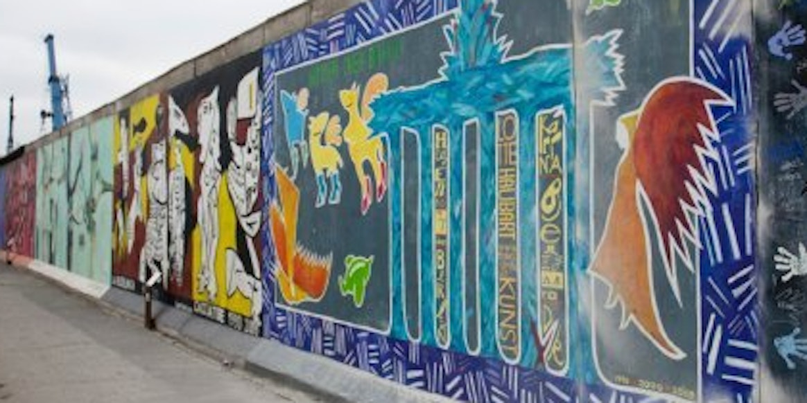 „Murus berlinensis“ (Berliner Mauer) wird aus Berliner Mauerstücken hergestellt. Damit soll etwa Patienten geholfen werden, die sich abschotten und unter Vereinsamung leiden.