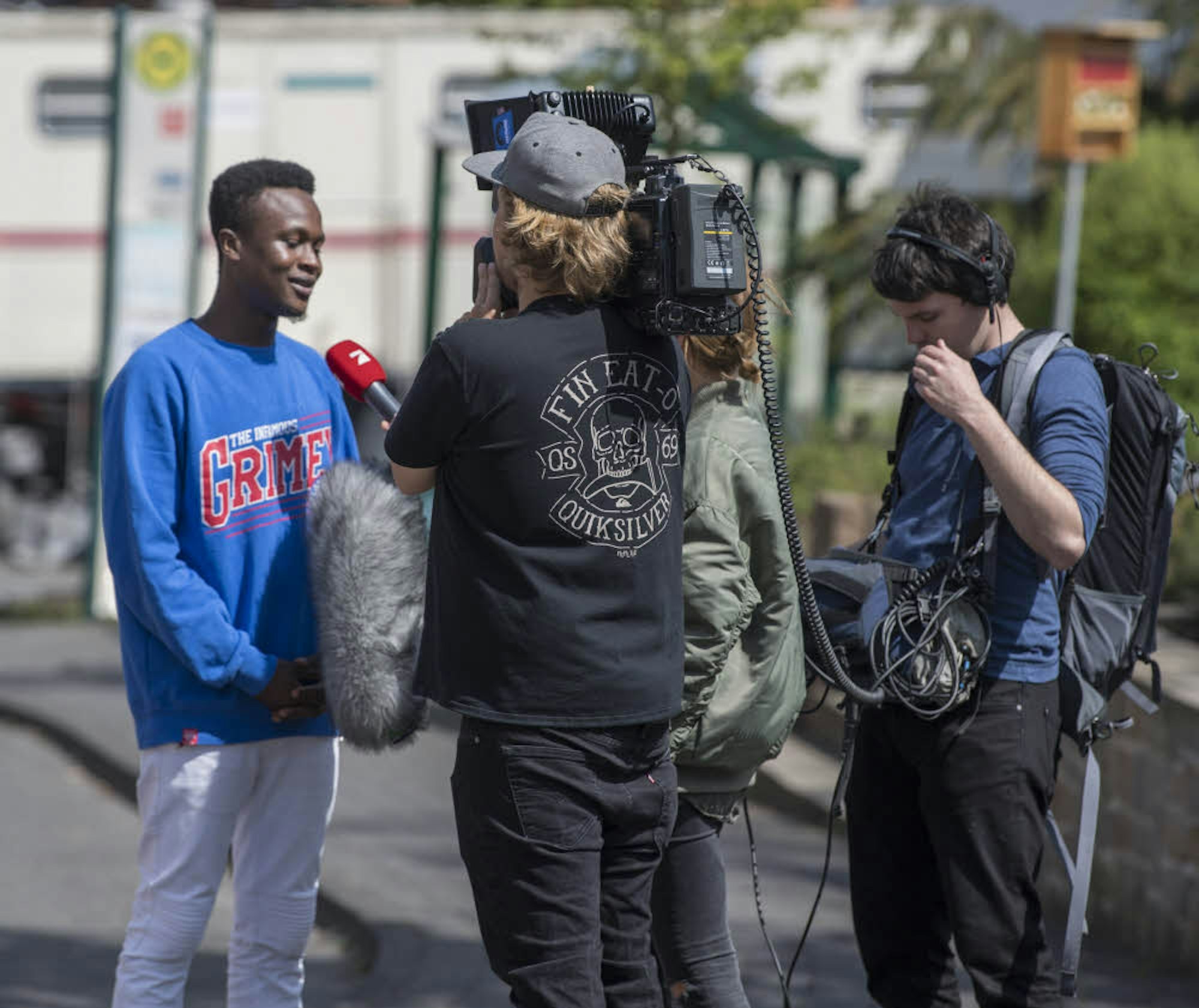 Bevor der Run auf das Haus begann, führte die TV-Crew Interviews mit einzelnen Teilnehmern. 