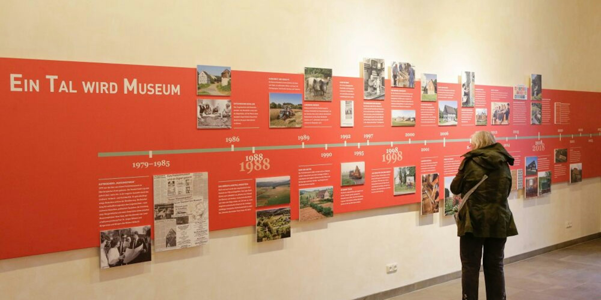 Die Ausstellung beleuchtet die Entstehung des Museums und gibt Einblicke in die Arbeit.