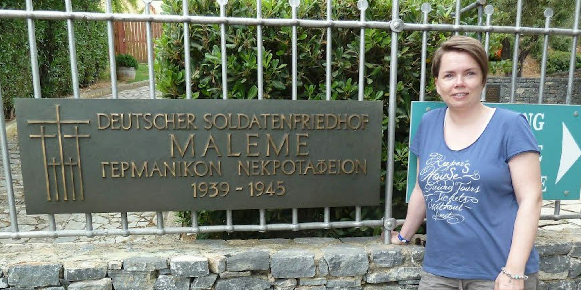 Alexandra Stach von Goltzheim besuchte den deutschen Soldatenfriedhof Maleme auf Kreta.