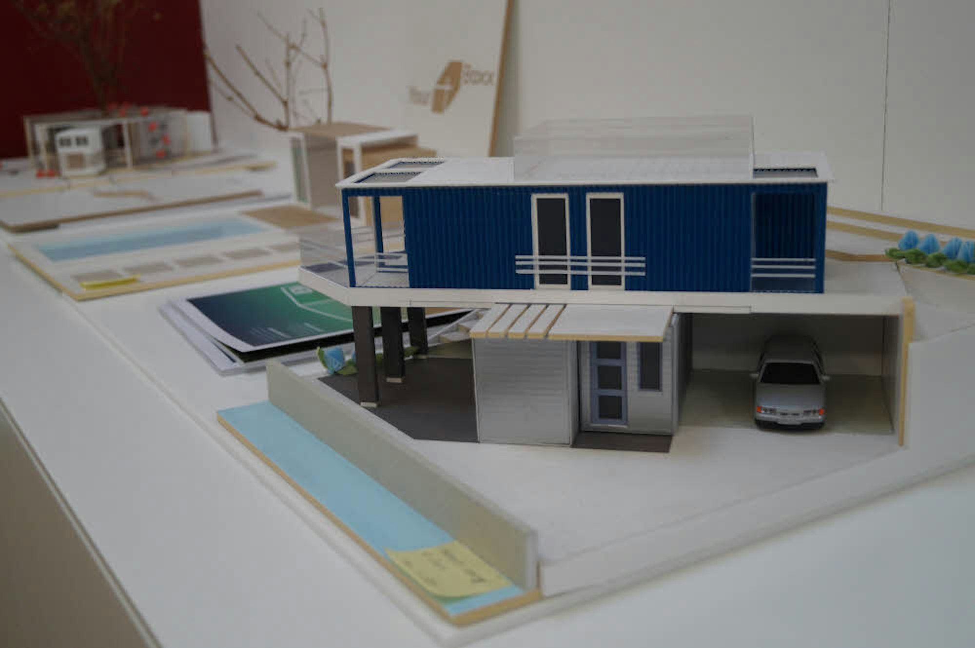 Die Wohncontainer können auch auf zwei Ebenen miteinander kombiniert werden, wie dieses Modell zeigt.