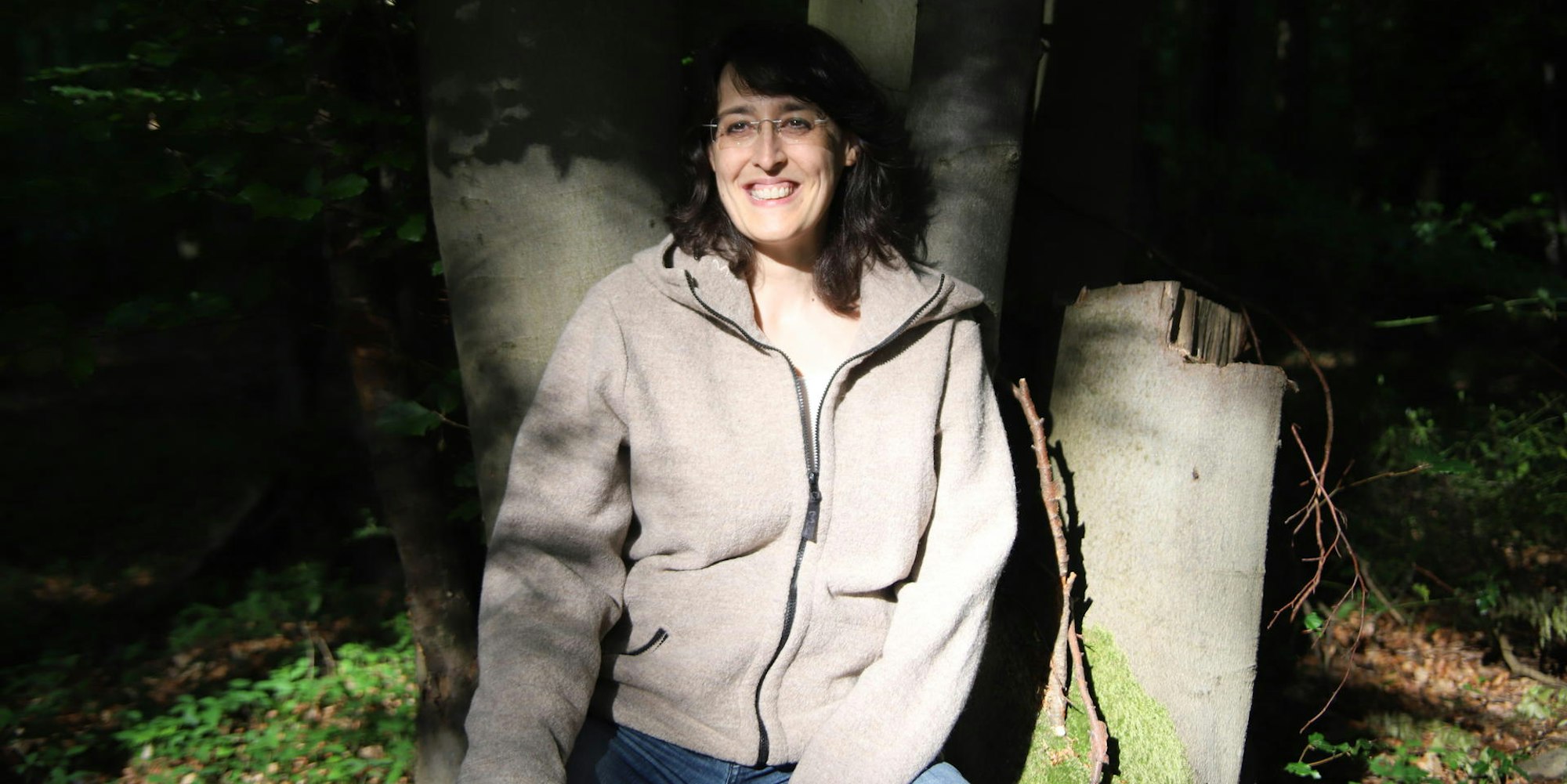 Sandra Knümann nennt das Waldbaden auch bewusstes Schlendern unter Baumkronen.