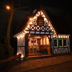Der Märchenwald bei Altenberg öffnet weihnachtlich beleuchtet. 
