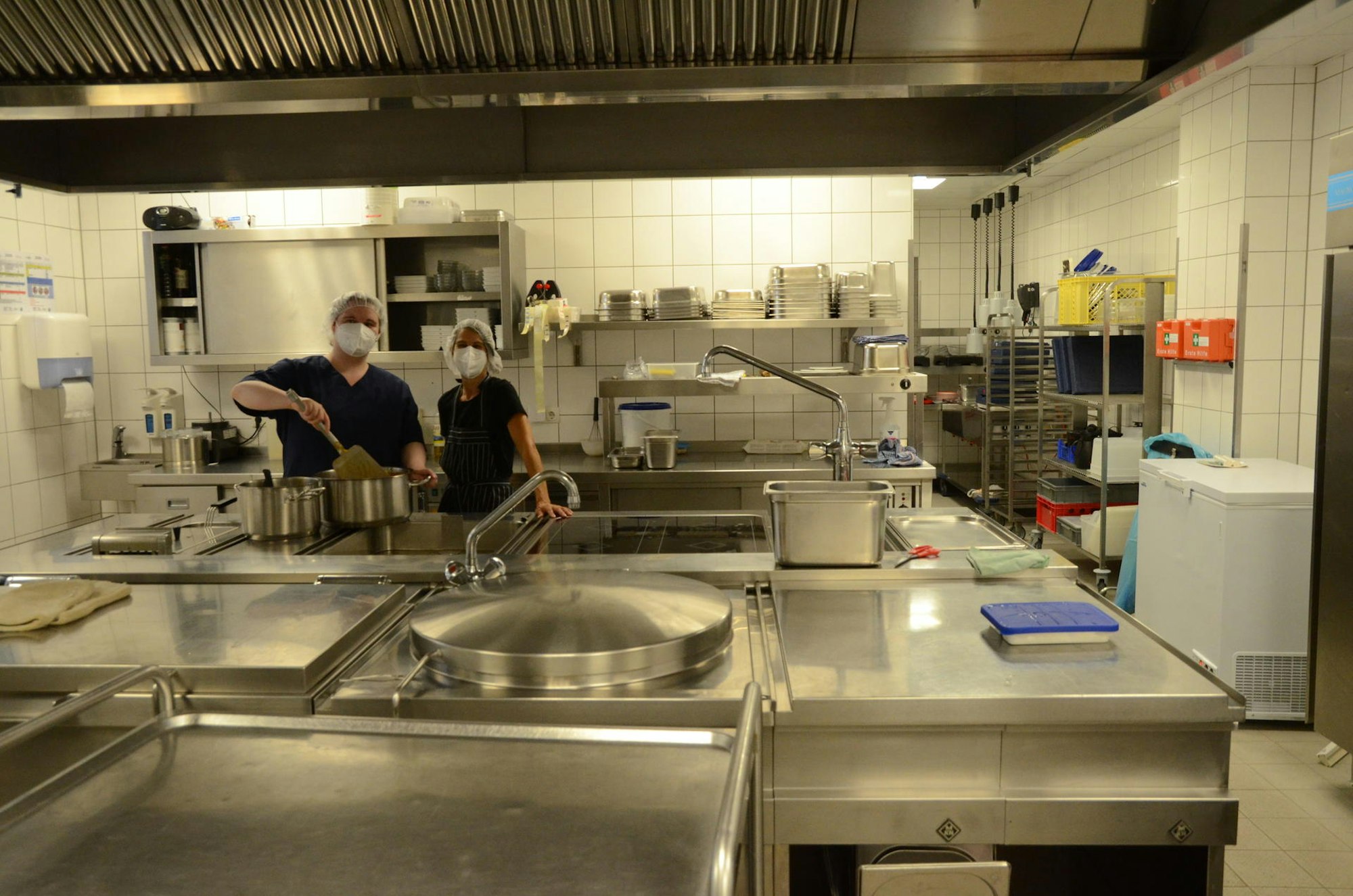 Nach einer Übergangslösung in Containern ist auch die Küche in Betrieb, am 18. August wird das Restaurant Zwentibold wiedereröffnet.