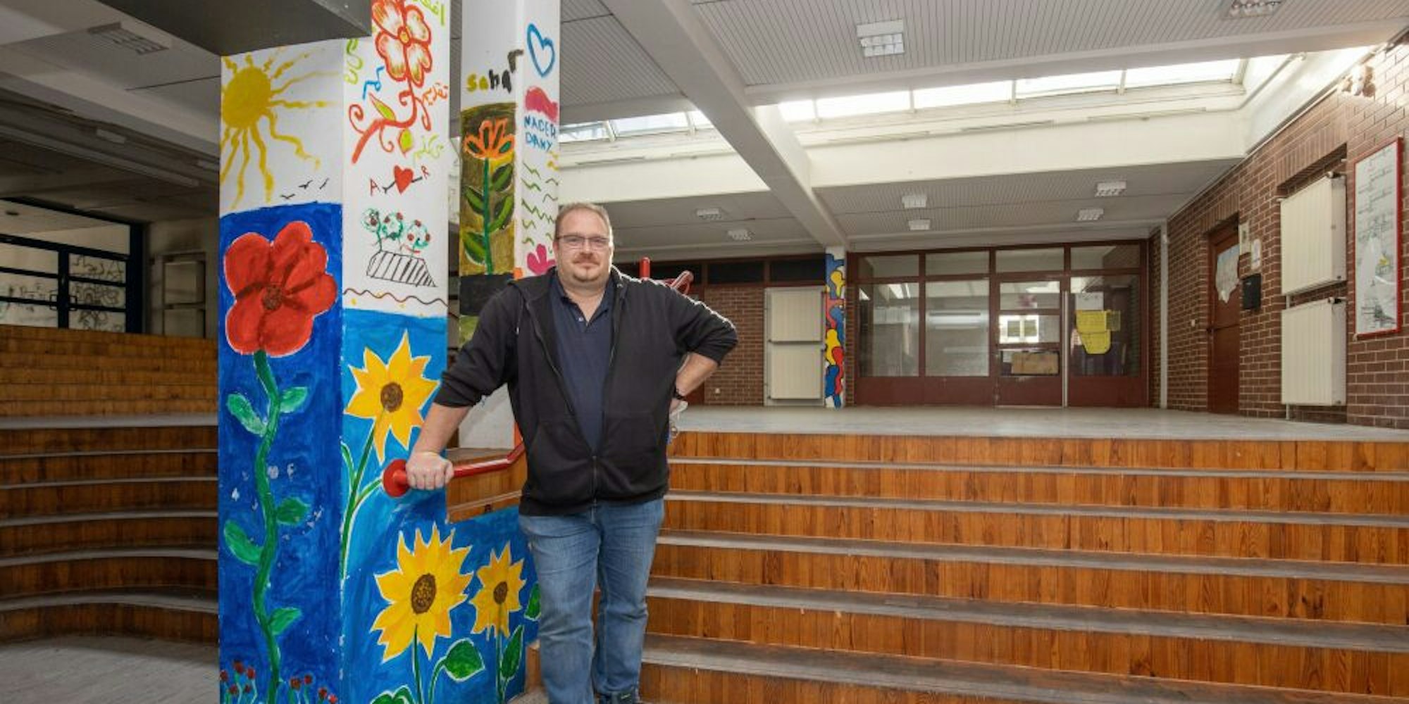 Ulf Kritzler, ehemaliger Schüler in Strombach und heute beim Hochbauamt der Stadt, öffnete die Türen seiner ehemaligen Schule.