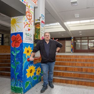 Ulf Kritzler, ehemaliger Schüler in Strombach und heute beim Hochbauamt der Stadt, öffnete die Türen seiner ehemaligen Schule.