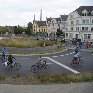 Im Driescher Kreisel geben die Radfahrer den Ton an: Zweimal im Monat findet die Aktion „Critcal Mass“ statt.