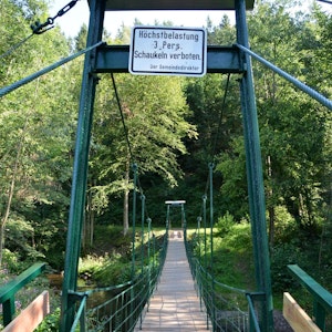 Die Hängeseilbrücke in Morsbach ist gesperrt. Der Heimatverein wehrt sich gegen ihren Abriss.