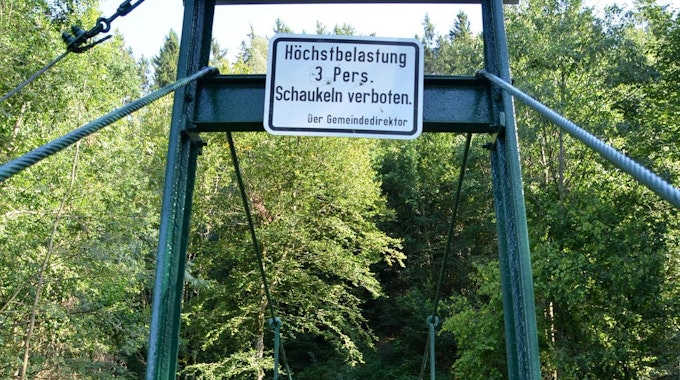 Die Hängeseilbrücke in Morsbach ist gesperrt. Der Heimatverein wehrt sich gegen ihren Abriss.