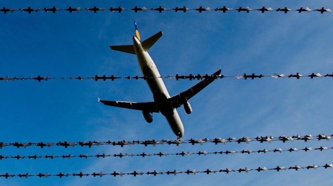 Flugzeug Abschiebung Symbolbild