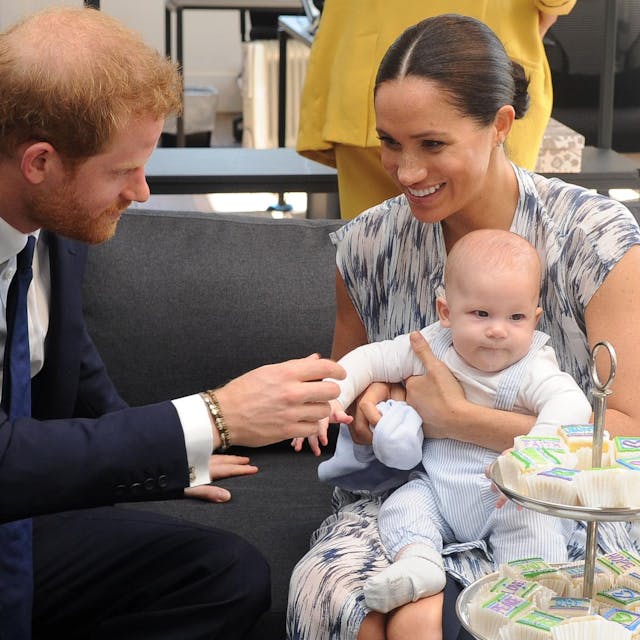 Prinz Harry und Herzogin Meghan freuen sich 2019 über ihren Kleinen Prinzen Archie.&nbsp;
