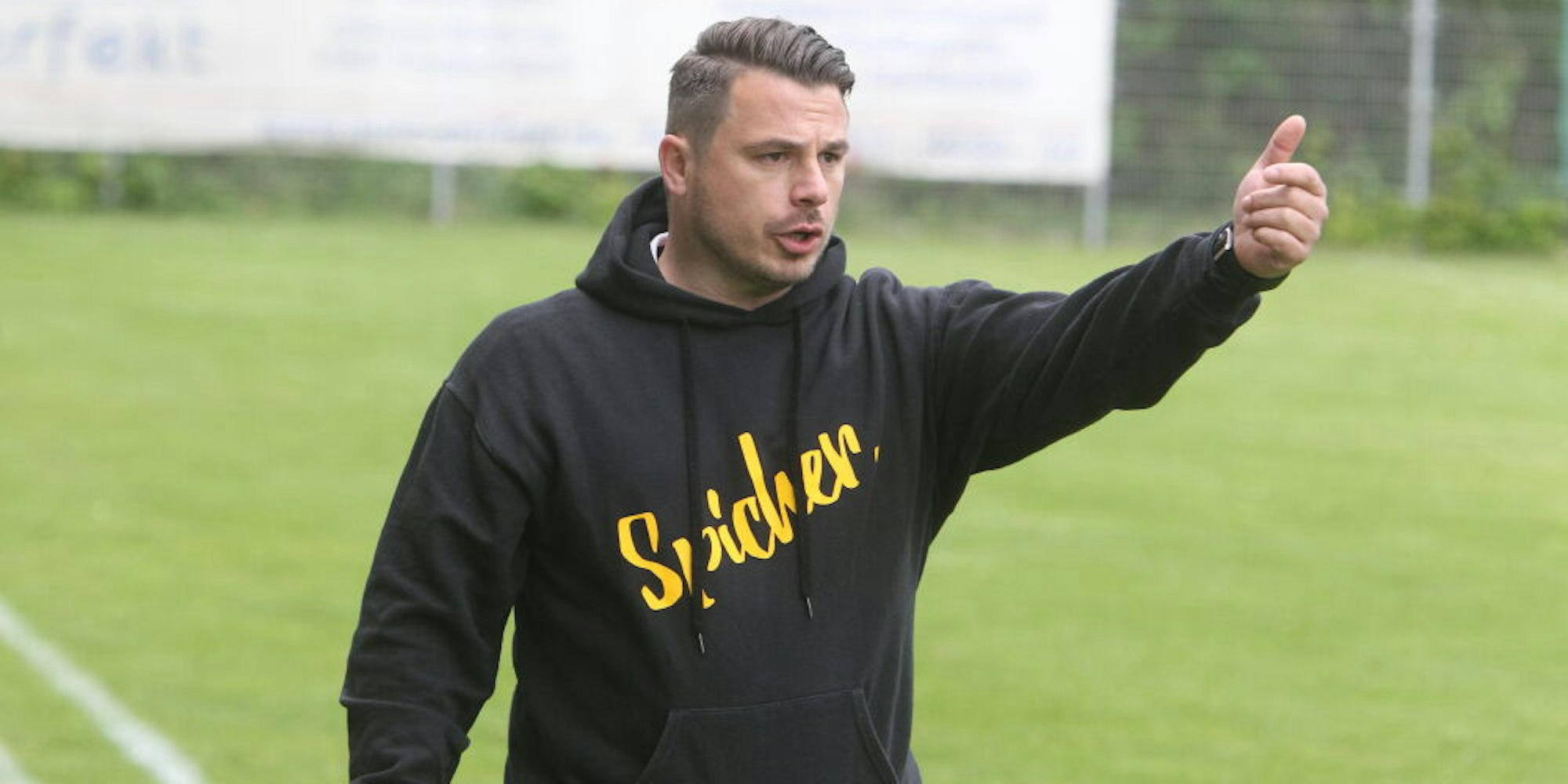 Trainer Stefan Bung vom 1. FC Spich sieht den Saisonstart am 6. September in Gefahr.
