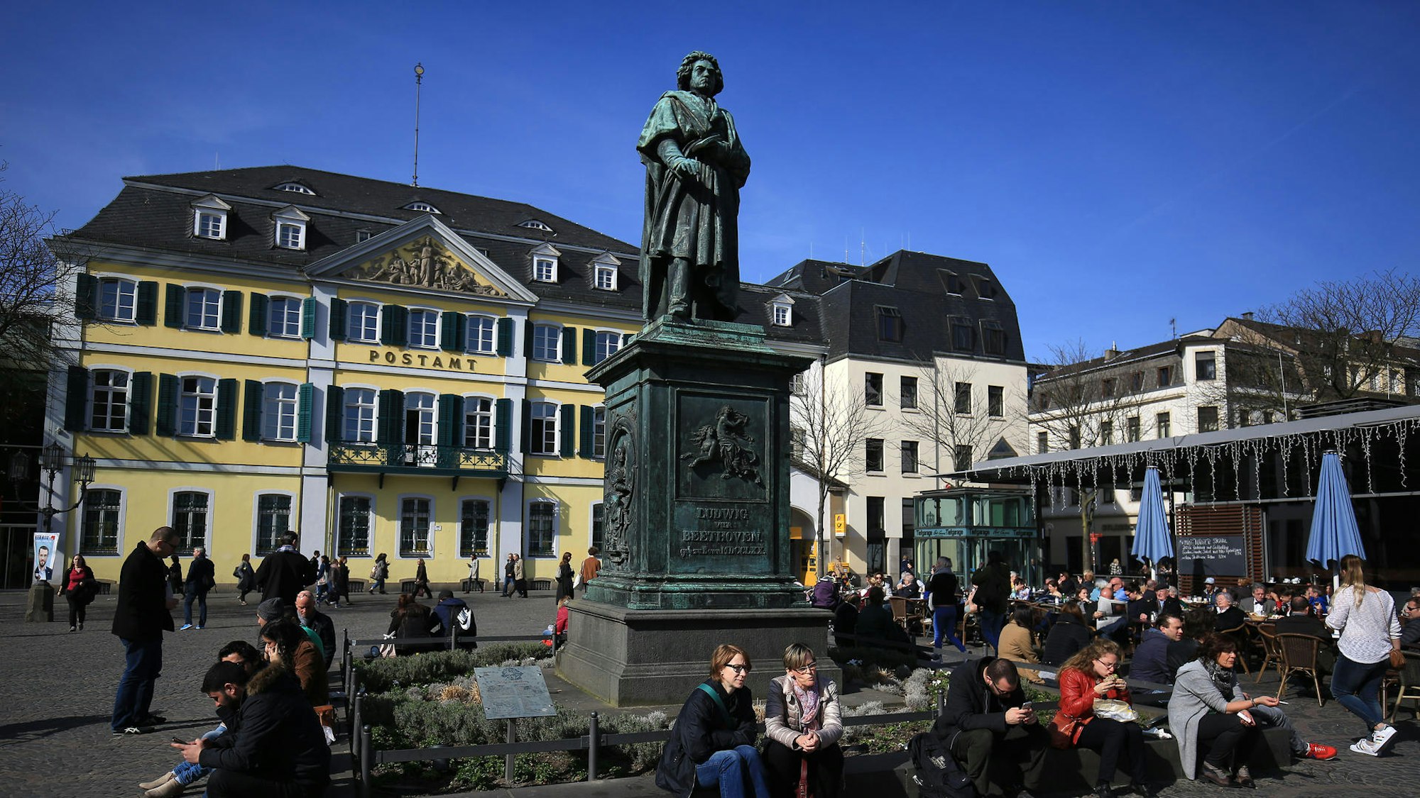 Auch die Beethoven-Statue am Bonner Münsterplatz (hier ein Archivfoto) wurde verändert.