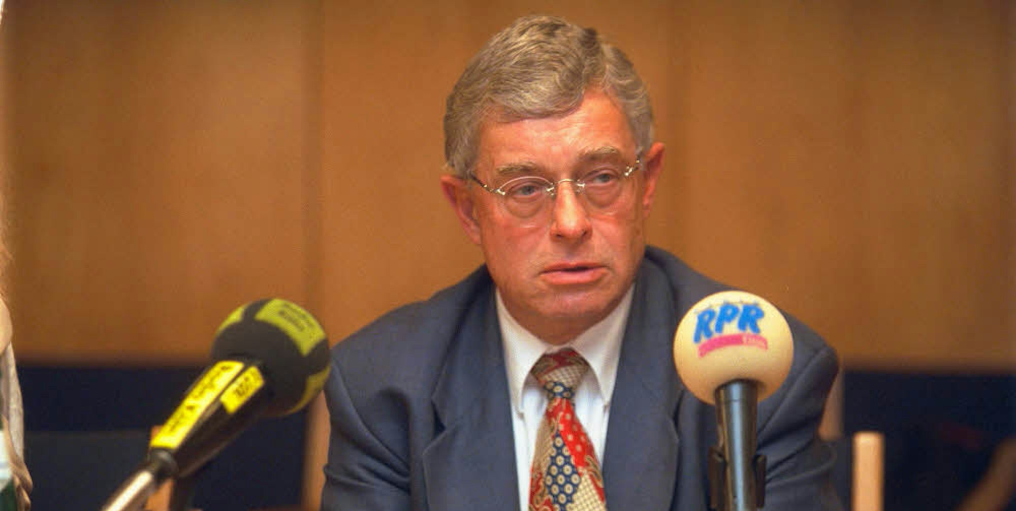 24.  August 1998: Klaus Heugel ist sich keiner Schuld bewusst. Eine Woche später wirft er das Handtuch.