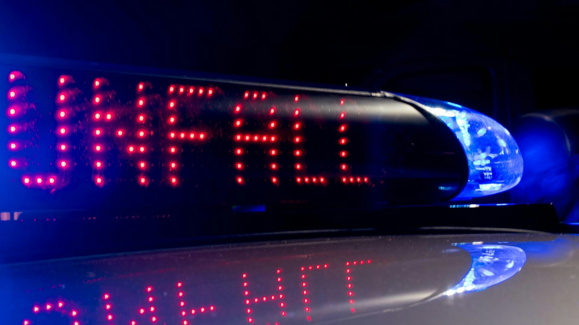 Am Montag prallte am Stauende an der Anschlussstelle Klettenberg ein Autofahrer  in einem als gestohlen gemeldeten Ford Fiesta auf das Heck eines Sattelzugs. (Symbolbild)