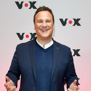 Guido Maria Kretschmer vor Vox-Logo