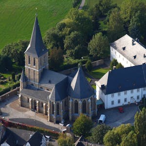 Hennef_Bödingen,_Kirche_Wolkenkratzer_3.0